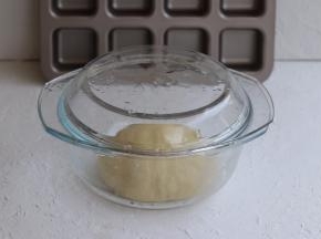 今天很热，在35度左右，常温发酵面包最合适不过，