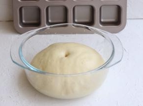 发酵了25分钟就够了，发酵至2倍大戳洞不回缩。