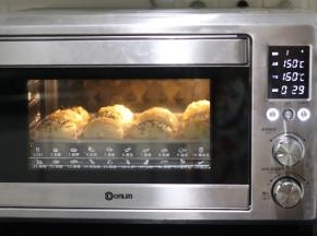 上火150，下火160，烘烤至30分钟。