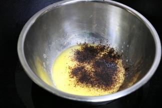 加入过筛的可可粉，搅拌均匀，备用