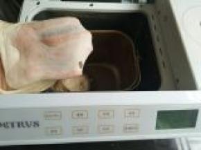 再次启动一个揉面程序，直到完全阶段，能拉出薄薄的手套膜。（面团能出手膜，面包口感会好）