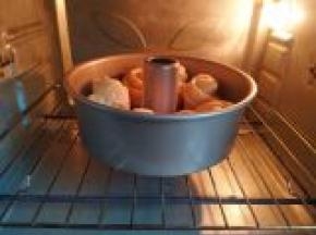 烤箱底层180℃预热5分钟，烤20分钟，上色满意盖锡纸，以免颜色过深
