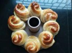 烤制时间到，立即取出模具，脱模，放凉