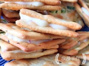 12，等牛扎糖凉透了用盒子或各种漂亮的袋子装好，保存或送朋友都是很赞的哦！