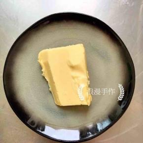 2，准备好黄油备用。