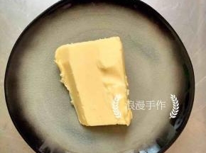 2，准备好黄油备用。