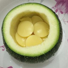 南瓜㡳部放上一一半豆腐