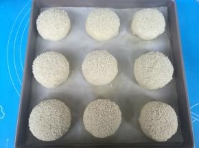 全部做好，放进烤盘。预热烤箱上下火200°10分钟。