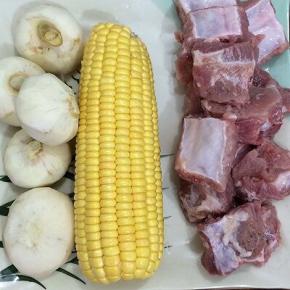 准备食材茨菇、玉米和排