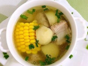 美味可口的茨菇玉米排骨汤来啦