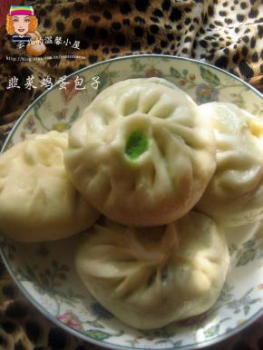 包子二发到位后，就可以开火来蒸。大火将水烧开后，转小火继续蒸12分钟，关火，五分钟揭盖取出