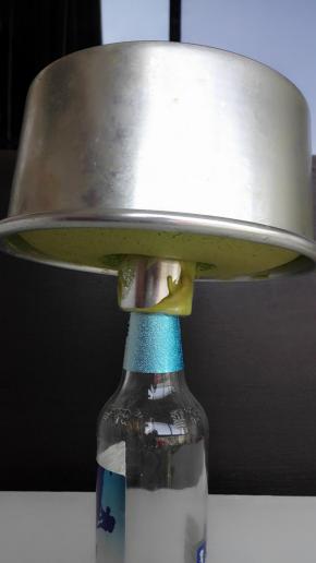 烤好后，立即取出，倒扣晾凉