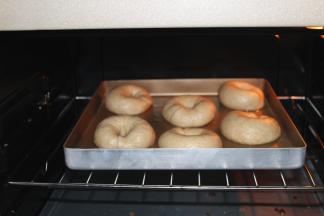 送入预热200度的烤箱，烘烤20分钟左右。