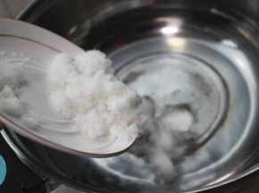发酵快结束时煮糖水。