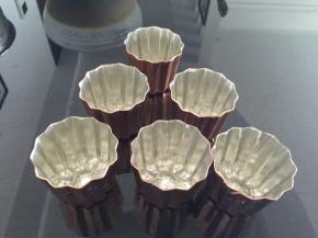 模具均匀地抹上黃油