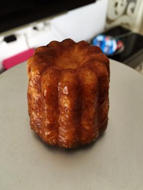 上色均匀，不缩腰才是完美的可露丽（喜欢深色可以适量增加点烤制的时间或换黑色朗姆酒）