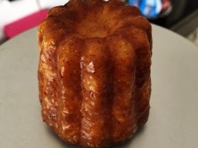 上色均匀，不缩腰才是完美的可露丽（喜欢深色可以适量增加点烤制的时间或换黑色朗姆酒）