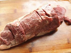 新鲜解冻的牛肩肉，看着就很赞。