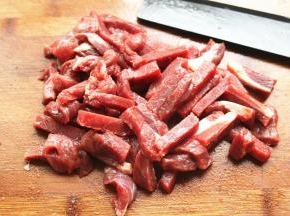 切成细条。