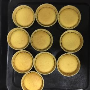 这时蛋糕也烤好了，放凉