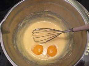 分次加入蛋黄