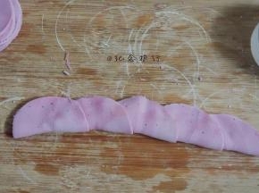 对折以后这样的在外面涂一些水