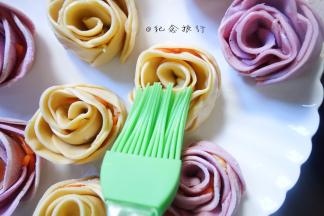 盘子底部涂油防粘 表面也涂一点点油