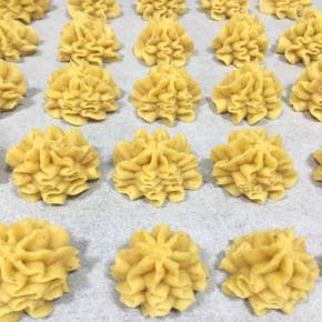 裱好全部的曲奇小花