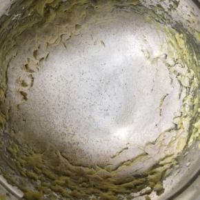 用刮刀切拌均匀至无干面粉