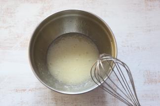 加入糖粉，搅拌均匀。