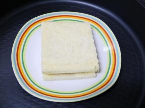 最后盖上一片吐司