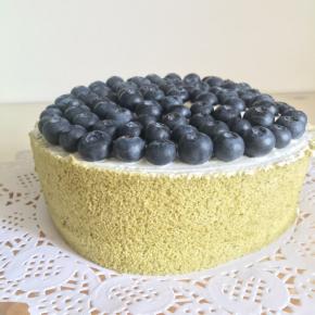 装饰上蓝莓，放冰箱冷藏2小时以上后食用口感更佳