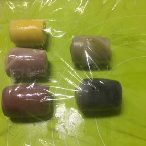 再一次卷起来，盖上保鲜膜，松弛15分钟