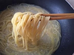 中途要注意搅动，煮十分钟左右，捞出