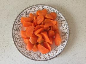 胡萝卜洗净切块