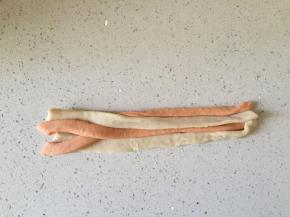 分别擀成片状，切长条