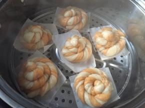 冷水入锅，大火煮开后转中小火15分钟，关火焖3-5分钟