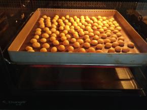 烤箱中层175度，15分钟左右。（底部微微变一点黄就可以了）。