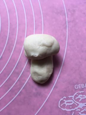 分好的面团再次揉搓