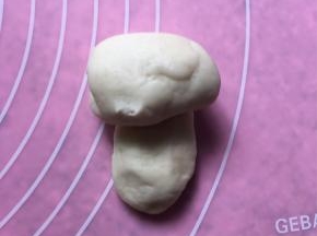 分好的面团再次揉搓