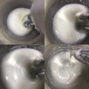 分离出来的蛋清，先滴入几滴柠檬汁，电动打蛋器低速打至粗泡状，接着加入1/3的细砂糖，中速打发至泡沫细腻时，再加入1/3的细砂糖继续打发，打到蛋白有纹路时倒入剩下的砂糖，继续打发至提起打蛋头是弯弯的勾即可