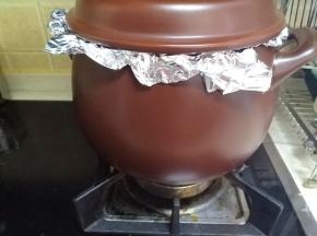 盖上盖子，准备开始烤鸡中翅。