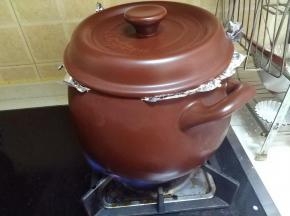 盖上盖子，准备开始烤排骨。