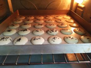 烤箱中层160℃烤15分钟，最后要看着点，别烤湖了