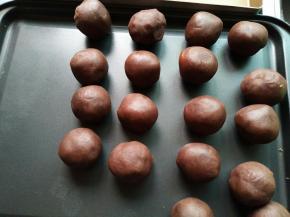 一个蛋黄+豆沙共计35克，提前包好备用