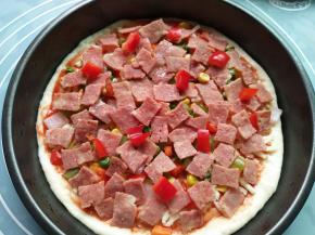 把培根摆放整齐