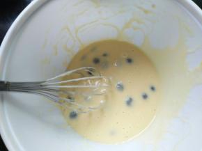 加入蓝莓，混合均匀