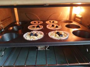 烤箱中层，上下火180℃烤25分钟