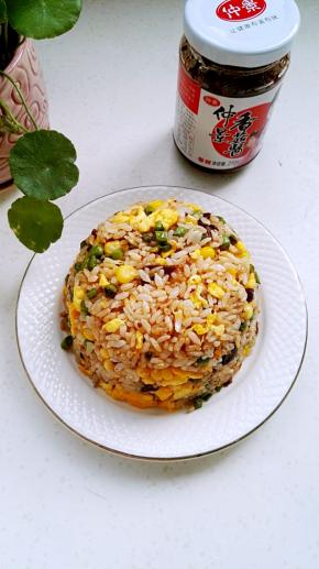加了仲景香菇酱的蛋炒饭更美味。