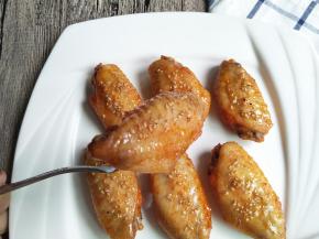 出炉，撒白芝麻，继续烤2-3分钟（也可以省略）